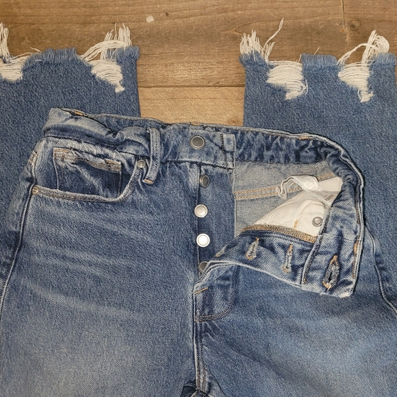 Good American Good Boy Chewed hem Jeans - Picture 3 of 6